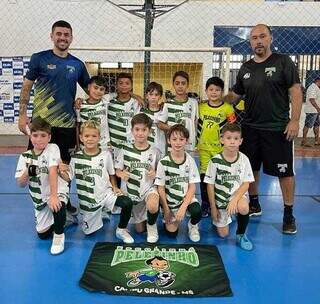 Meninos do time sub-9 da Escolinha Pelezinho (Foto: Divulgação)