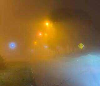 Neblina registrada em Ponta Porã nesta madrugada (Foto: Direto das Ruas)