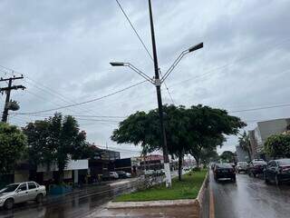 Chuva desta segunda-feira na Avenida Hayel Bon Faker, em Dourados (Foto: Helio de Freitas)