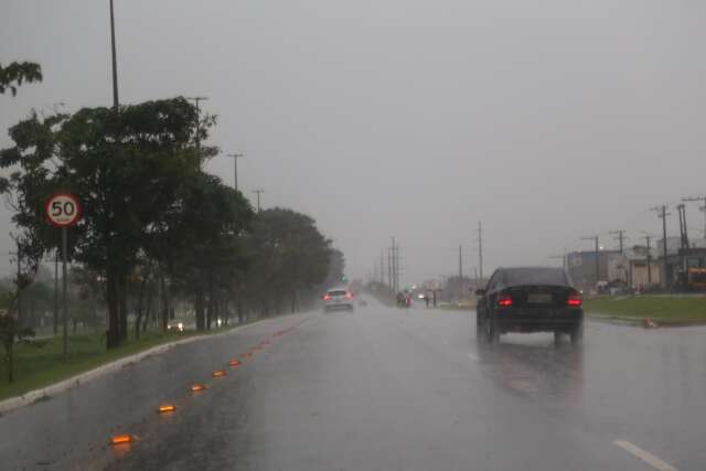 Em dia de chuva, Capital teve queda de 10 graus