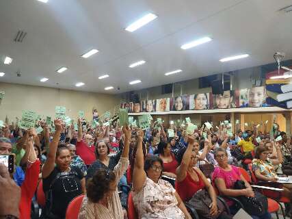 Sem acordo, professores estaduais votam por retomada de negociação salarial 