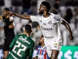 Mendoza comemora o segundo na Vila Belmiro. (Foto: Raul Barreta/Santos)