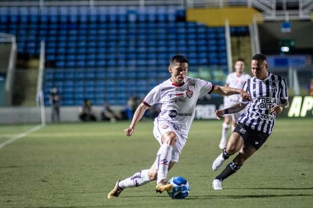 Vit&oacute;ria bate Cear&aacute; e segue invicto na lideran&ccedil;a da S&eacute;rie B