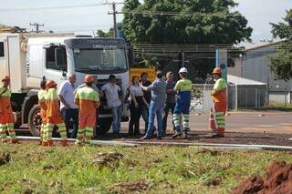 Empres&aacute;rios protestam contra bloqueio de acesso na sa&iacute;da para Cuiab&aacute;