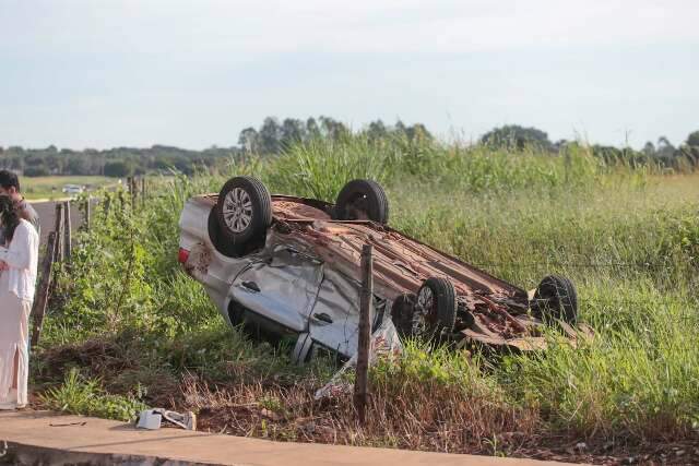 Em cruzamento &quot;perigoso&quot;, idoso fura preferencial e capota carro ap&oacute;s colis&atilde;o