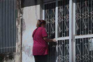 Um dia ap&oacute;s den&uacute;ncia de abandono, filha &eacute; vista entrando na casa do pai