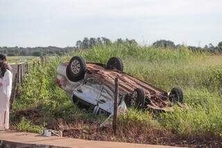 Em cruzamento &quot;perigoso&quot;, idoso fura preferencial e capota carro ap&oacute;s colis&atilde;o