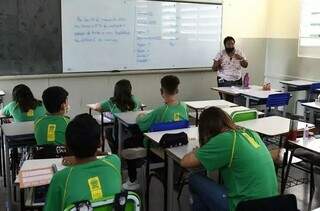 Alunos de escola estadual, dentro de sala de aula (Foto: Bruno Rezende)