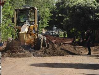 Maquinário durante obra de infraestrutura em Bandeirantes. (Foto: Divulgação)