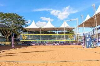 Arena principal de vôlei de praia montada no Parque das Nações Indígenas (Foto: Henrique Kawaminami)