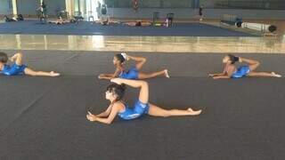 Atletas praticando ginástica rítmica (Foto: Divulgação)