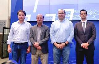 Claudio Mendonça, diretor-superintendente do Sebrae/MS; José Carlos Barbosa, vice-governador de MS; Marcelo Bertoni, presidente do CDE do Sebrae/MS e do Sistema Famasul; e Fabrício Mingati, presidente da ASMMP estiveram presentes na cerimônia de assinatura. Foto Divulgação