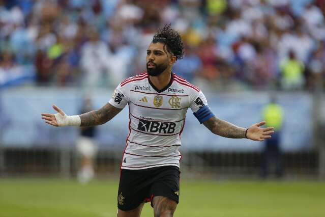 Fora de casa, Flamengo vence Bahia em jogo de cinco gols e dois expulsos