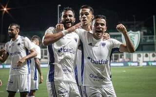 Jogadores do Cruzeiro comemoram gol marcado na goleada. (Foto: Divulgação)