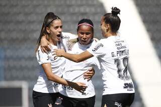 Equipe corintiana comemorando o gol da vitória (Foto: Rodrigo Gazzarel/Agência Corinthians)