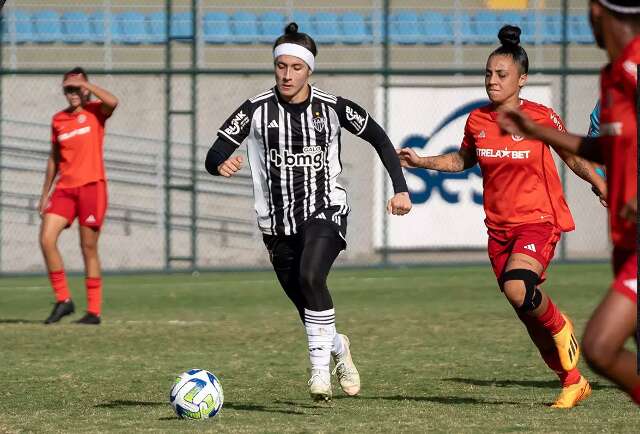 Internacional marca duas vezes no primeiro tempo e vence o Atl&eacute;tico-MG 