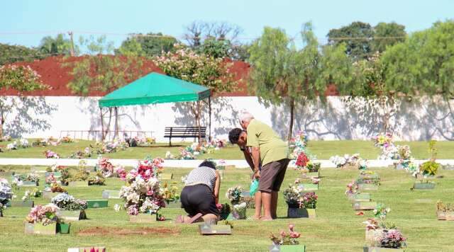 No Dia das M&atilde;es, visita a cemit&eacute;rio &eacute; forma de relembrar carinho de quem j&aacute; foi