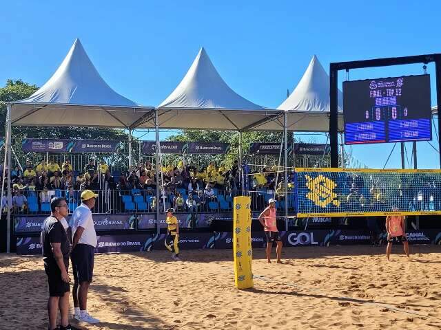 Apesar de clima ameno, torcida marca presen&ccedil;a nas finais do v&ocirc;lei de praia