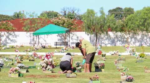 No Dia das M&atilde;es, visita a cemit&eacute;rio &eacute; forma de relembrar carinho de quem j&aacute; foi