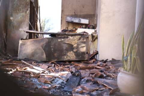 Após ser ameaçada de morte pelo ex-marido, mulher tem casa incendiada