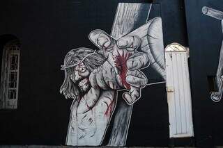 Na Rua Dom Aquino, desenho de Jesus é reinterpretação de cena na cruz. (Foto: Marcos Maluf)