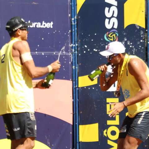 Arthur e Adrielson faturam etapa de Campo Grande no v&ocirc;lei de praia