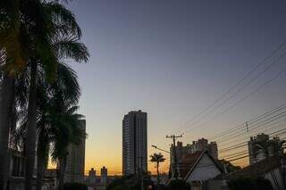 Céu claro em Campo Grande nesta manhã (Foto: Henrique Kawaminami)