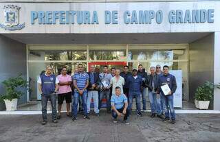 Agentes da GCM (Guarda Civil Metropolitana) em frente à Prefeitura de Campo Grande (Foto: Divulgação/SindGM/CG)