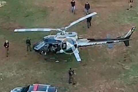 Helicóptero e viaturas com sirenes ligadas chamam atenção no Tiradentes