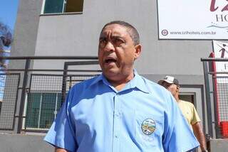 Presidente do sindicato, Walter Vieira, foi ao hotel averiguar situação. (Foto: Henrique Kawaminami)