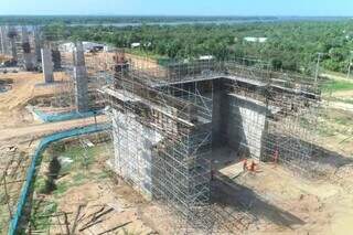 Obra de ponte entre Porto Murtinho e Carmelo Peralta está 18,5% concluída, segundo o Ministério de Obras do Paraguai. (Foto: Ministério de Obras)