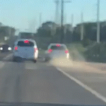 Motorista imprudente é filmado ultrapassando pelo acostamento