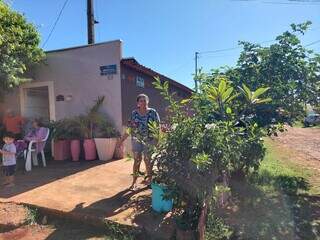 Fachada de casa vem recebendo cada vez mais plantas no Jardim Itamaracá. (Foto: Aletheya Alves)