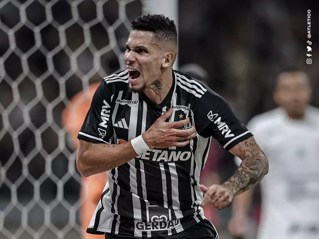 Com dois gols de Paulinho, Atlético-MG vence Corinthians na Copa do