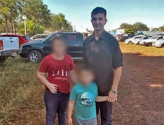 Pai E Filhos De 6 E 12 Anos Morrem Ao Bater Moto Interior Campo