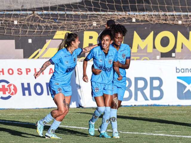 Nos acr&eacute;scimos, Real Bras&iacute;lia marca e vence Gr&ecirc;mio no Brasileir&atilde;o Feminino