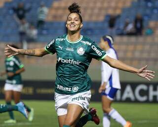 Amanda Gutierres comemora vitória durante partida. (Foto: Fabio Menotti/Palmeiras/by Canon)