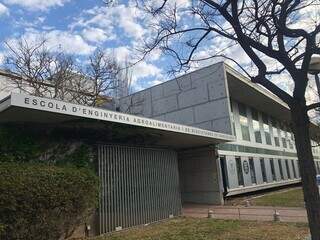 Fachada da universidade espanhola onde PANCs do Cerrado são estudadas (Foto: Acervo pessoal)