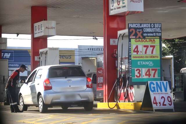 Em queda, gasolina j&aacute; &eacute; encontrada a R$ 4,77 em Campo Grande