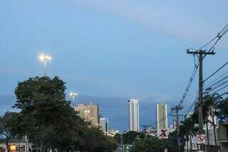 Céu da Capital com algumas nuvens neste início de segunda-feira (Foto: Henrique Kawaminami)