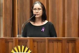 Maria Querubina pediu que deputados reconheçam a doença como deficiência em MS e cobrem melhoria do atendimento na rede pública de Saúde (Foto: Divulgação/Assembleia Legislativa)