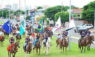 Cavalgada feita em outra edição do Brasileirão de Laço Comprido. (Foto: Divulgação/CLC)