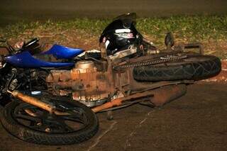 Motociclista fica em estado grav&iacute;ssimo ao colidir com carro na Av. Guaicurus