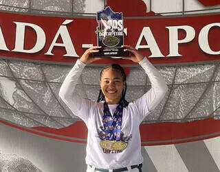 Mesmo jovem, Thays Eduarda já tem quatro conquistas na capoeira (Foto: Acervo Pessoal)