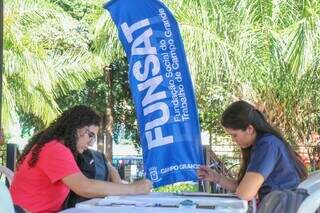Uma das ações itinerantes realizada pela Funsat, em março deste ano, na Praça Ary Coelho (Foto: Henrique Kawaminami)