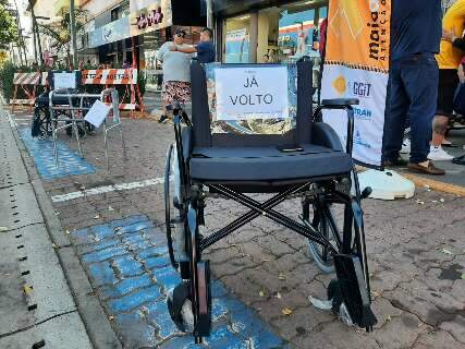 No Centro, pessoas com deficiência pedem respeito a estacionamento exclusivo 