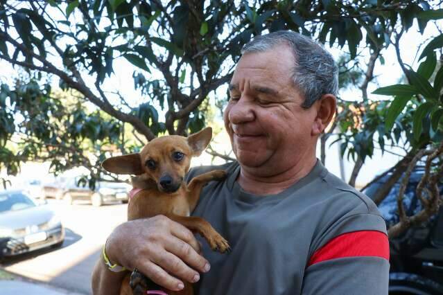 Por economia e sa&uacute;de dos pets, tutores madrugam para garantir castra&ccedil;&atilde;o gr&aacute;tis