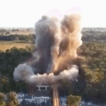 Imagens mostram rochas sendo detonadas em obra de pavimentação da MS-347