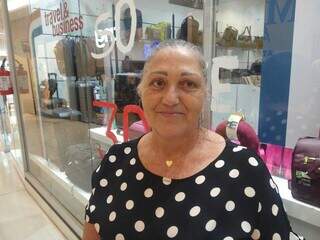 Dona de casa, Marilise Figueiredo, no shopping Pátio Central (Foto: Izabela Cavalcanti)
