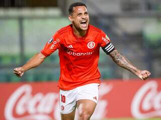 Alan Patrick comemora gol que abriu o placar da partida. (Foto: Reprodução/@SCInternacional no Twitter)